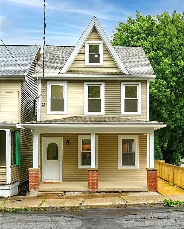 462 W White St, Summit Hill, PA 18250