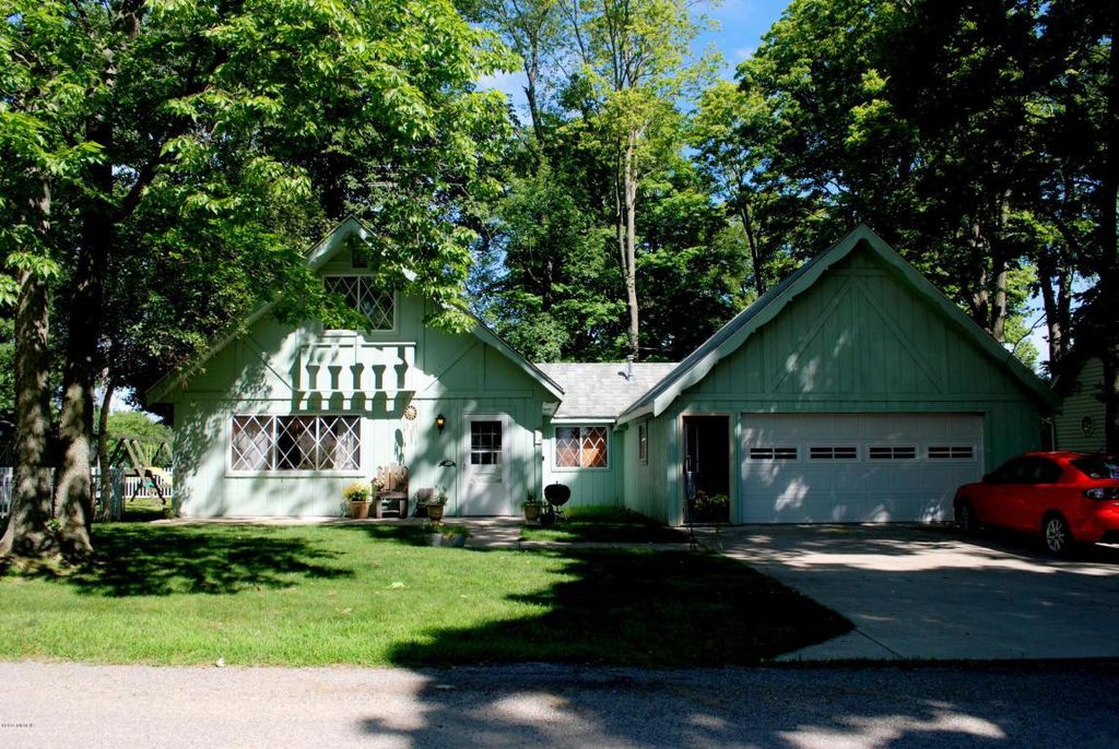 552 Coldwater Island Dr, Coldwater, MI 49036