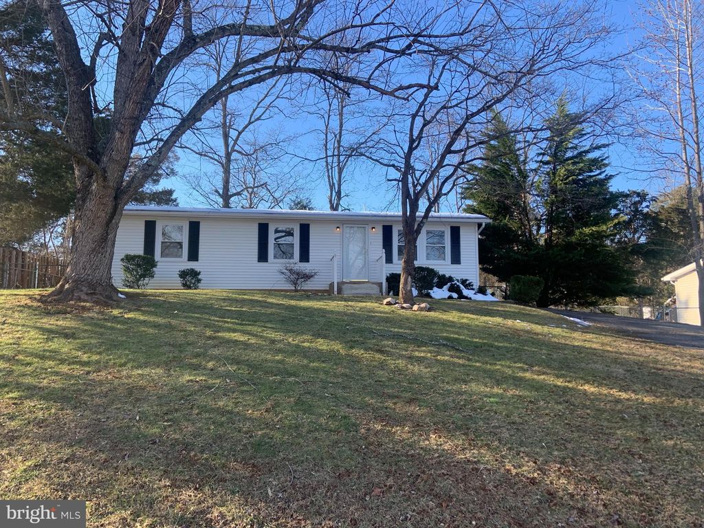 228 Oakridge Dr, Stafford, VA 22556