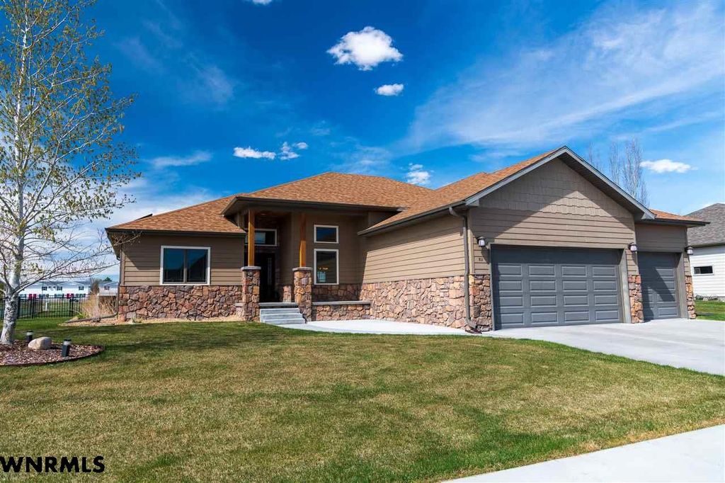 511 W 38th St, Scottsbluff, NE 69361 5 Bed, 3 Bath