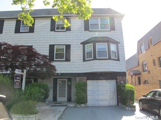 15-66 Waters Edge Dr, Bayside, NY 11360