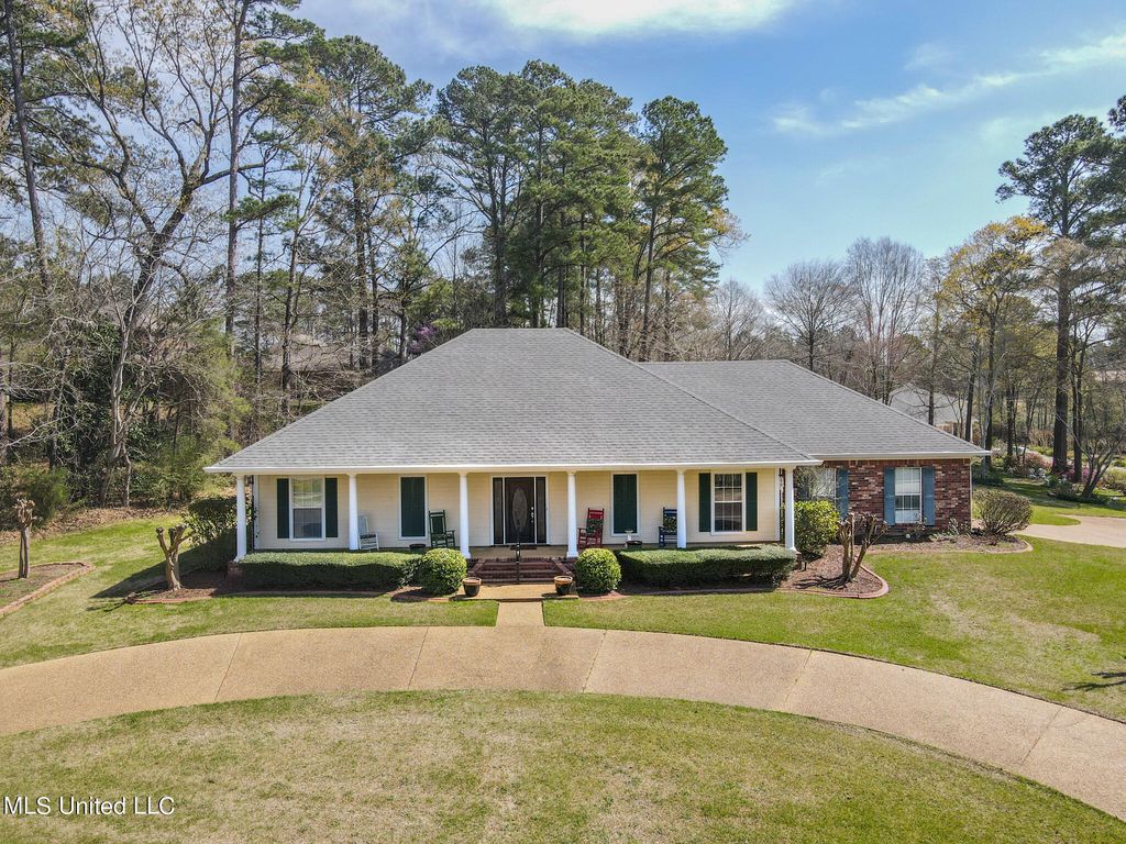 500 Country Place Cv, Pearl, MS 39208