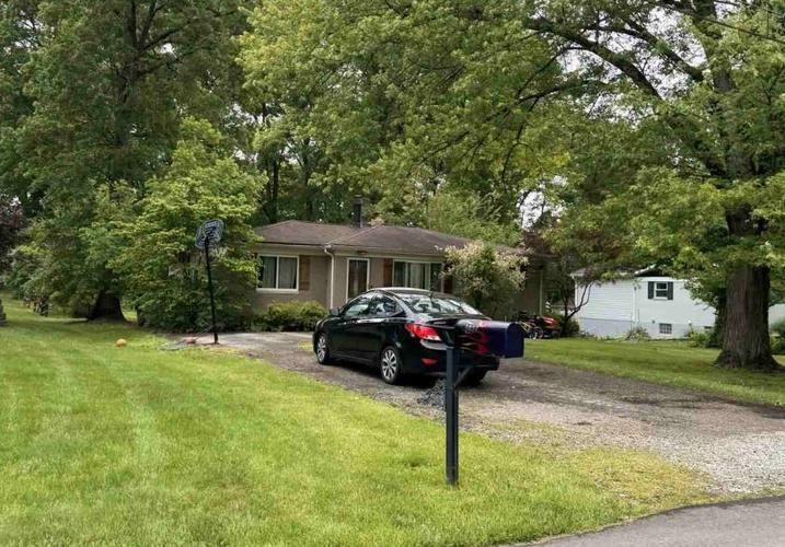 1037 Terrydel Ln, Cincinnati, OH 45245