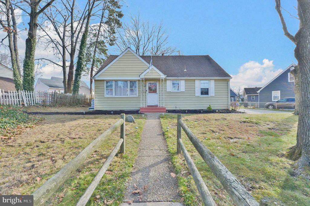 300 W Holly Ave, Oaklyn, NJ 08107