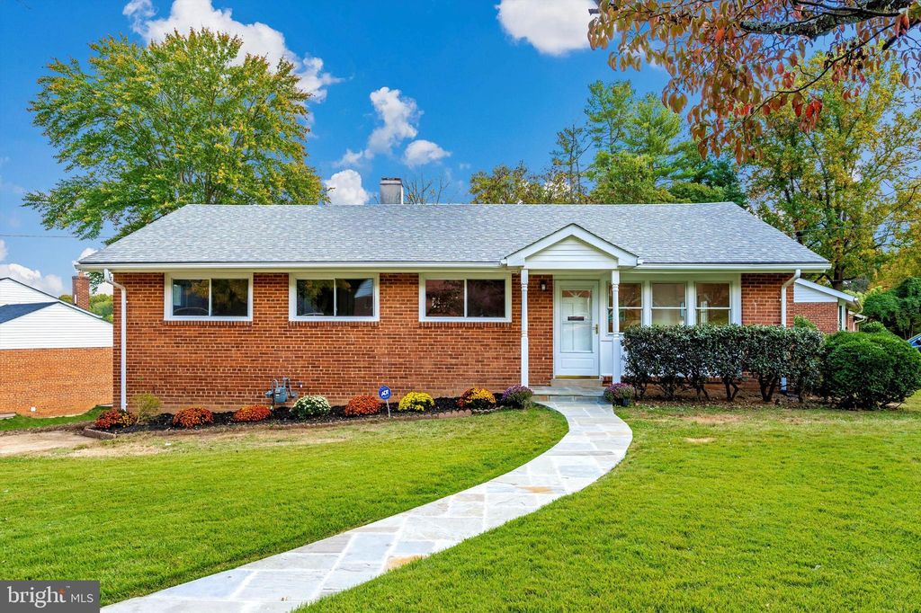 4910 Stickley Rd, Rockville, MD 20852