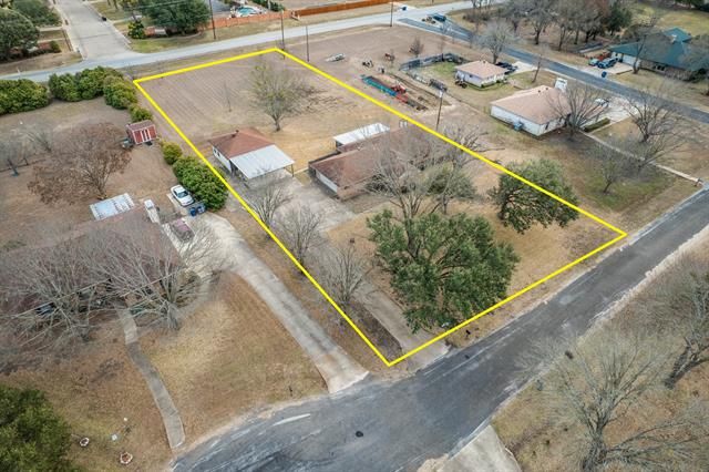 202 Brookwood Ct, Red Oak, TX 75154
