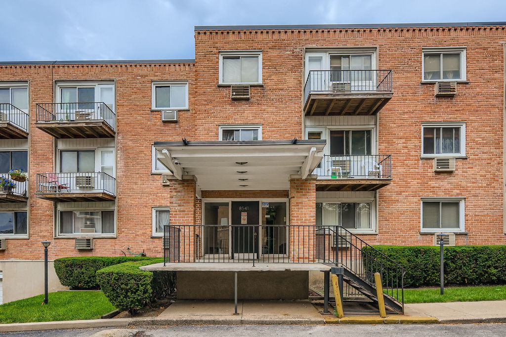 8541 Lotus Ave #914, Skokie, IL 60077