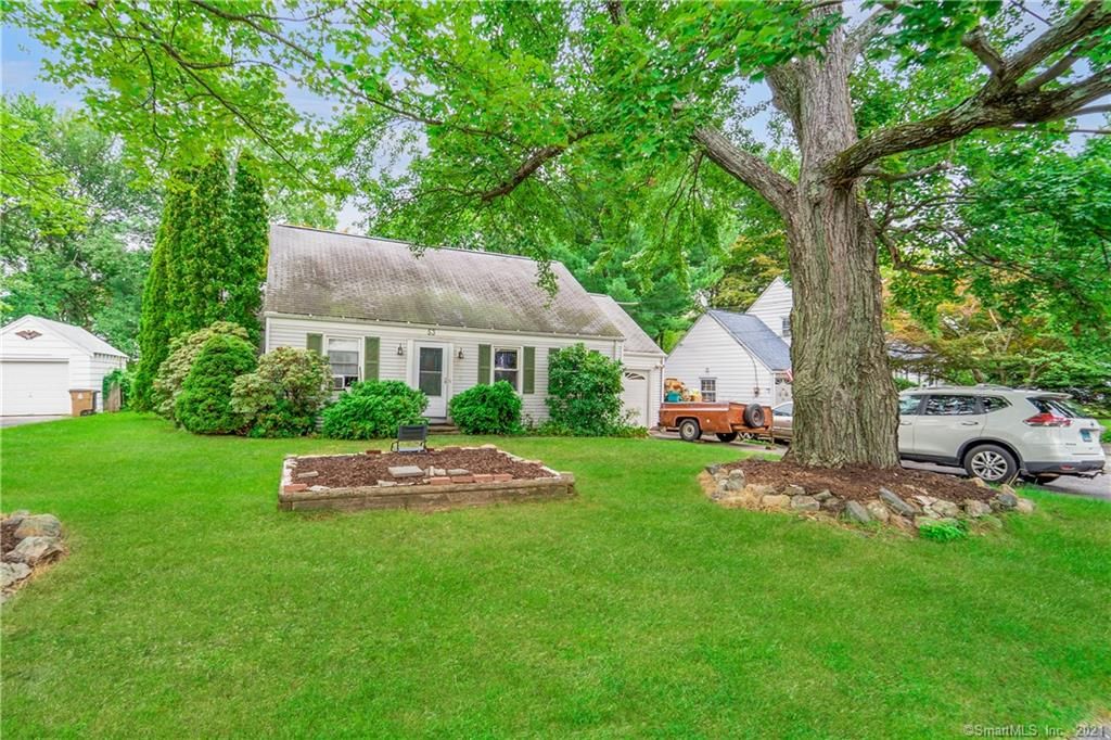 53 Arthur Pl, Stamford, CT 06906
