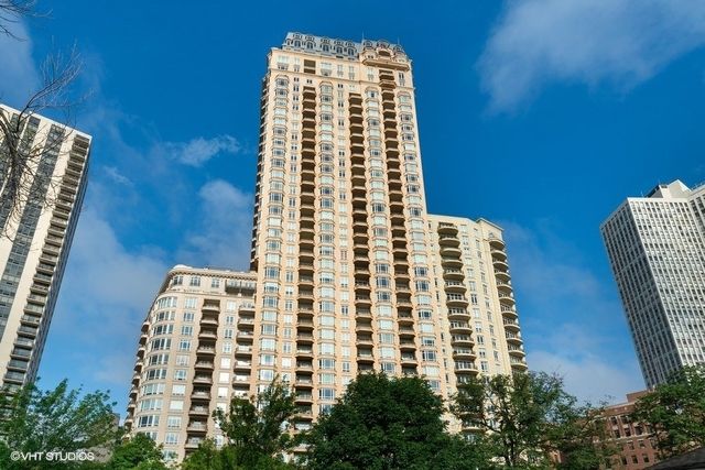 2550 N Lakeview Ave #S1805, Chicago, IL 60614