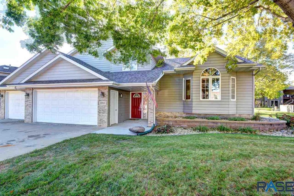 1315 S Honeysuckle Trl, Sioux Falls, SD 57106