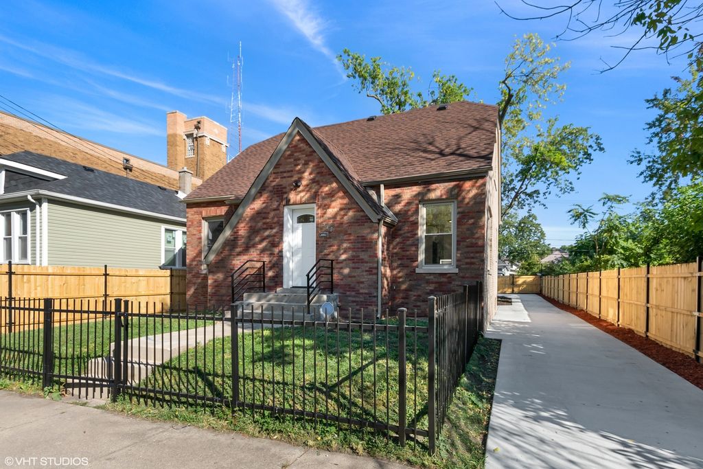 322 W 104th St, Chicago, IL 60628