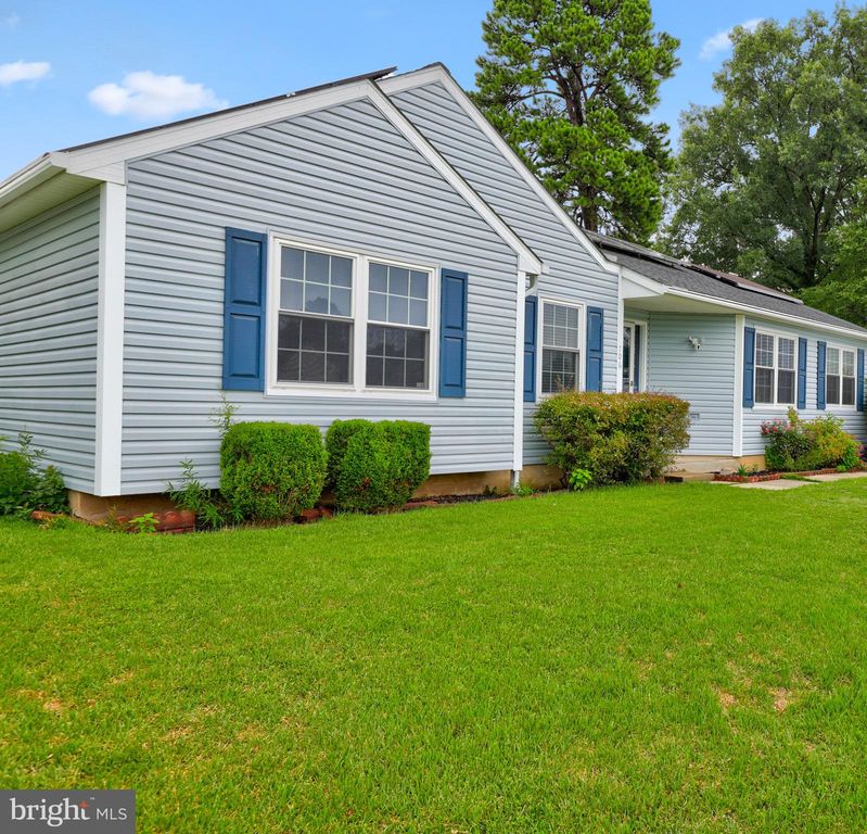 706 Towering Oak Ct, Glen Burnie, MD 21061