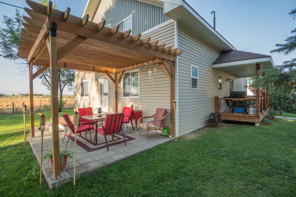 2305 Missouri Valley Rd, Pavillion, WY 5 Bed, 3 Bath SingleFamily