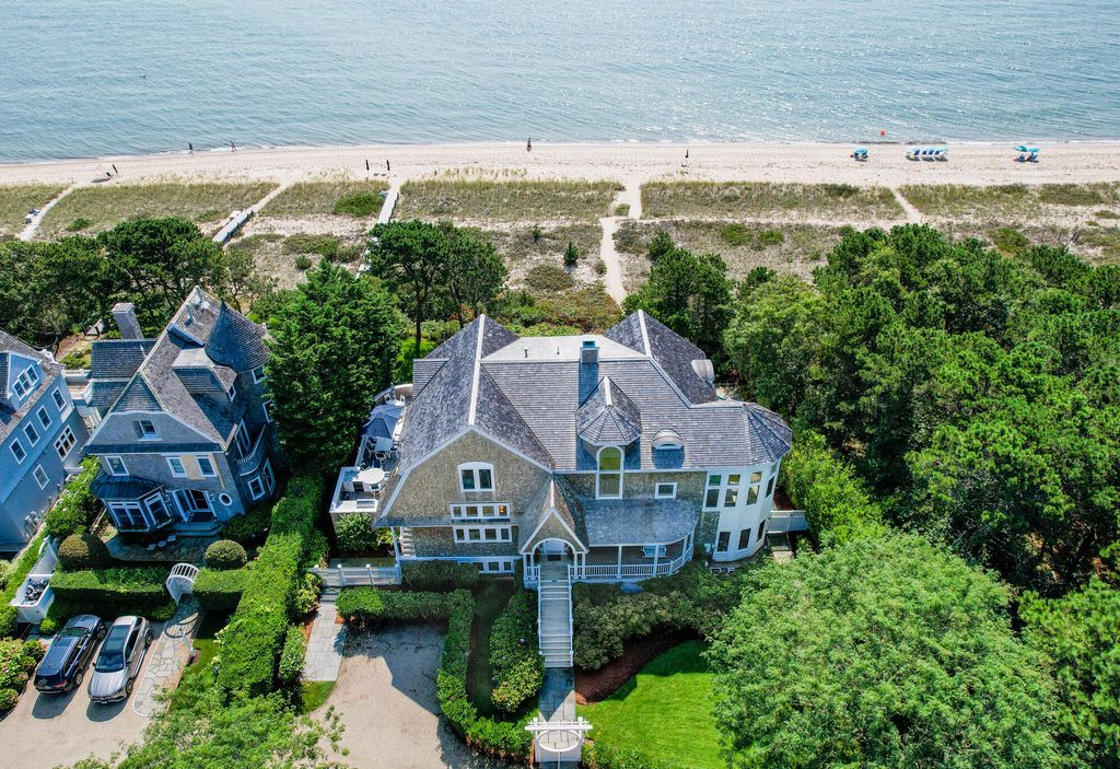 27 Ocean Bluff Dr, Mashpee, MA 02649