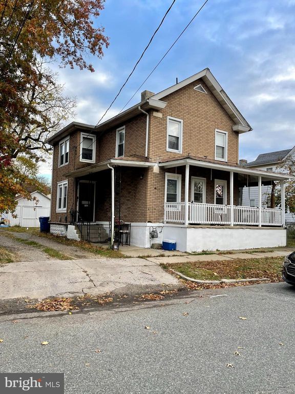 216 2nd St, Swedesboro, NJ 08085