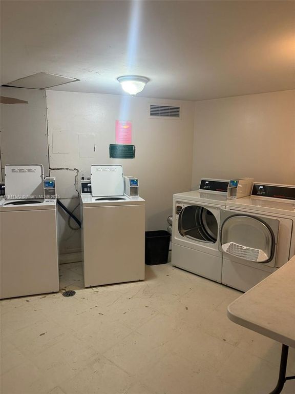 2025 NE 164th St #406, North Miami Beach, FL 33162