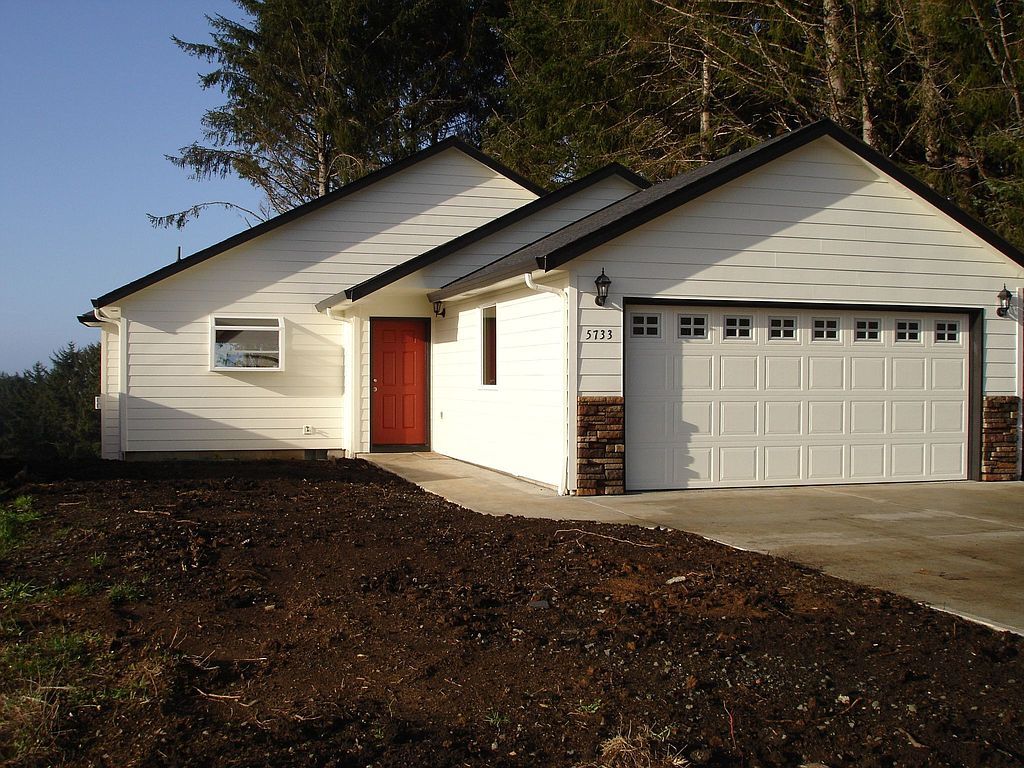5733 NE Voyage Ave, Lincoln City, OR 97367