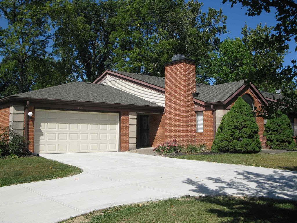 9224 Golden Oaks E, Indianapolis, IN 2 Bed, 2 Bath Condo 4 Photos