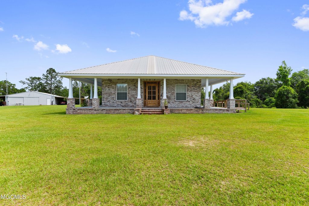 47 Mage Rd, Wiggins, MS 39577