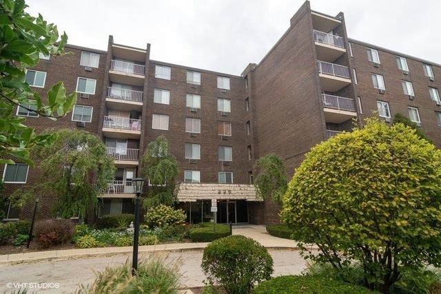 225 S Rohlwing Rd #517, Palatine, IL 60074
