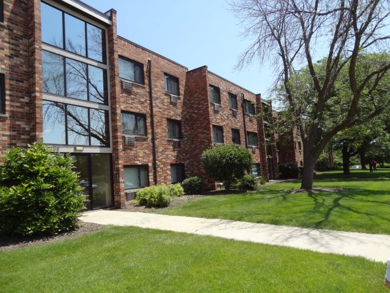 278 E Saint Charles Rd, Carol Stream, IL 60188