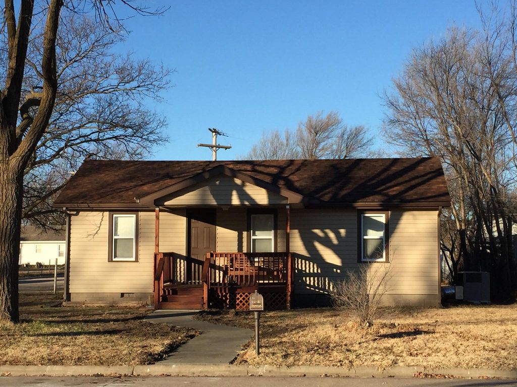 414 S Main St, Ellinwood, KS 2 Bed, 1 Bath SingleFamily Home 12