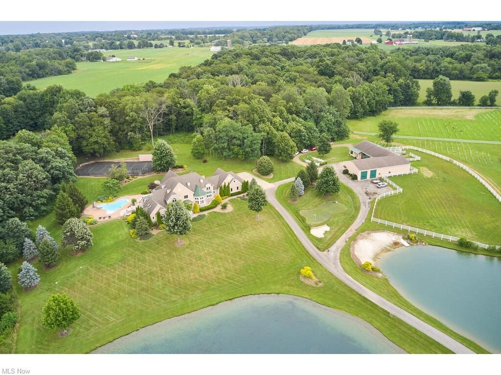 9427 Hubbard Valley Rd, Seville, OH 44273
