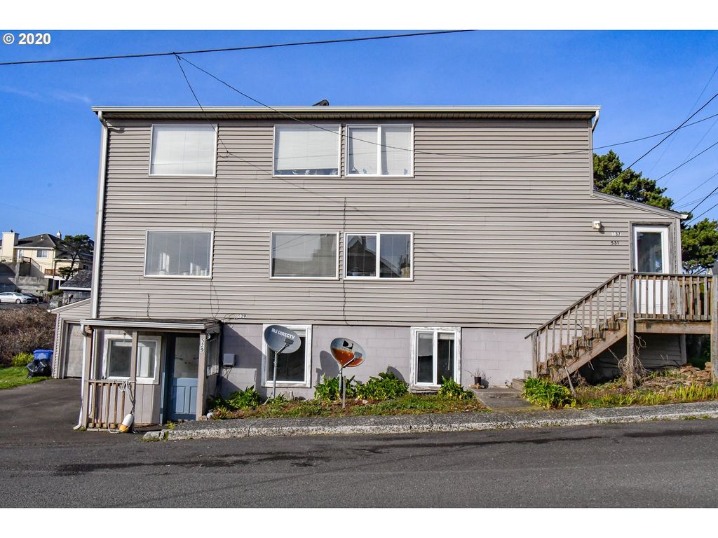 531 SW 32nd St, Lincoln City, OR 97367