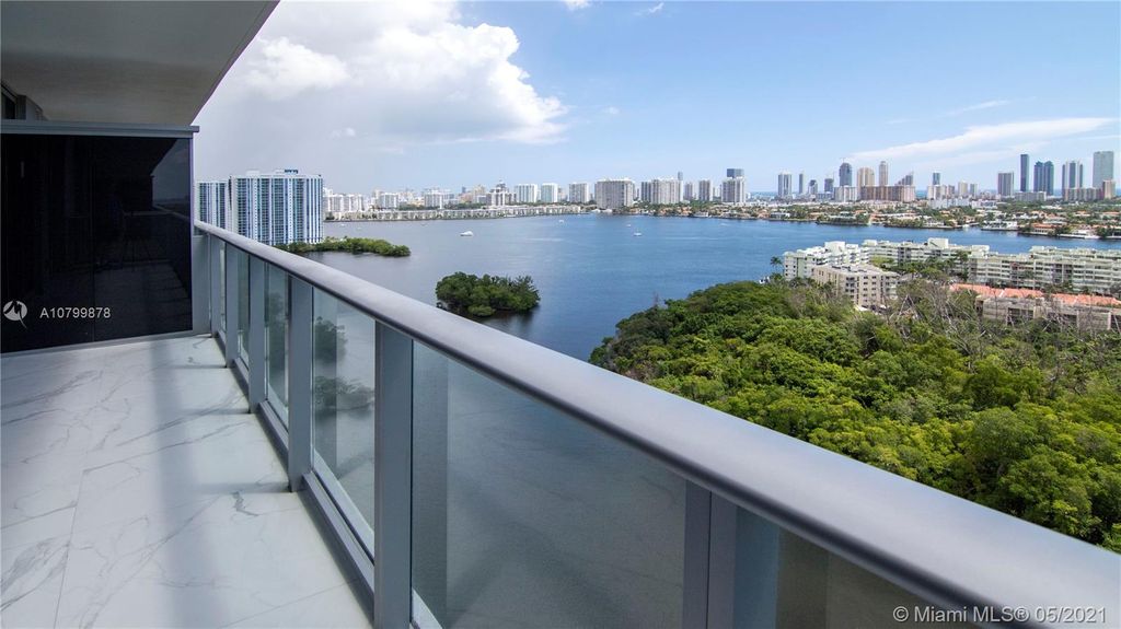16385 Biscayne Blvd #2016, North Miami Beach, FL 33160