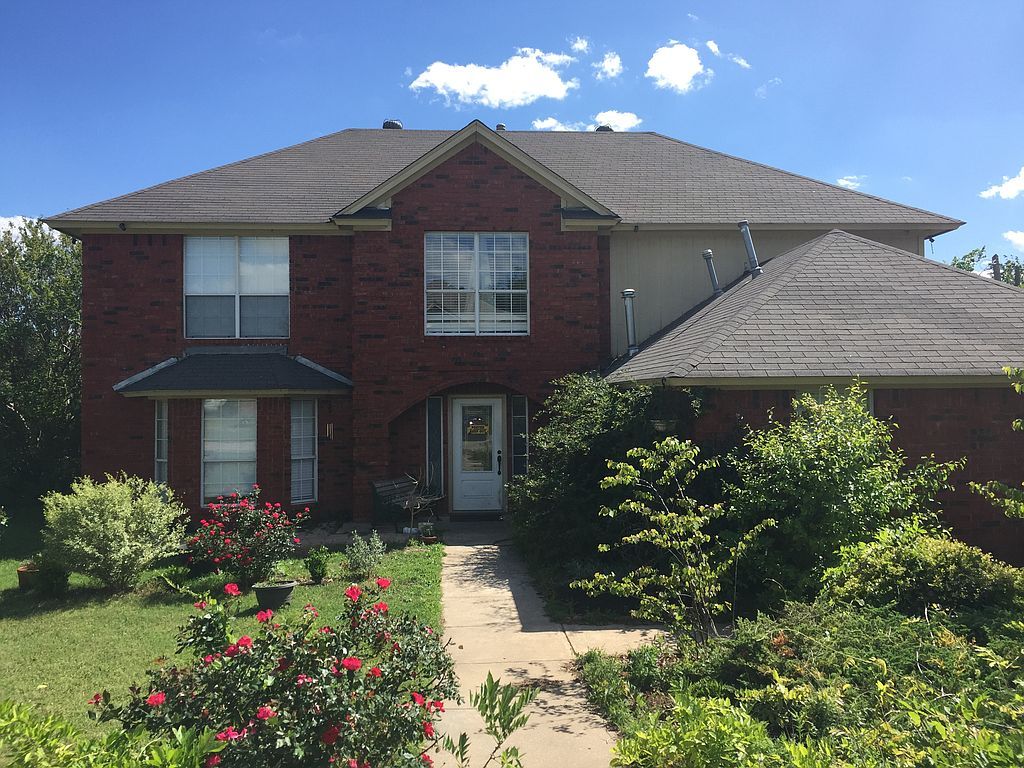 5701 Sea Breeze Ln, Fort Worth, TX 76135