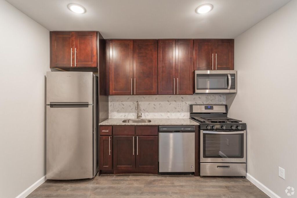7100 W Chester Pike, Upper Darby, PA 19082