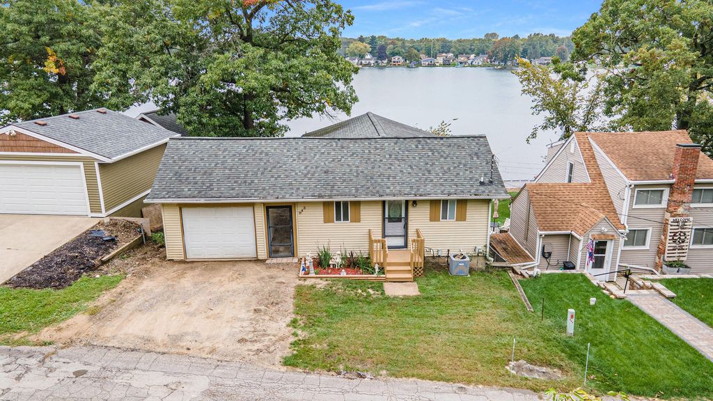 943 Ottney Dr, Jackson, MI 49201