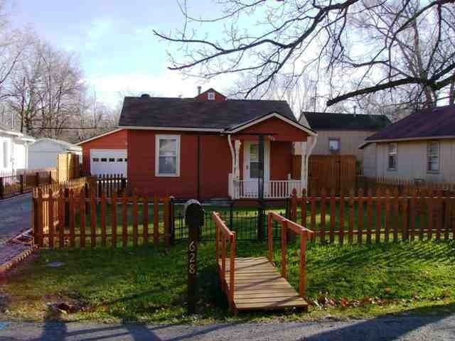 628 NE Oakland Ave, Topeka, KS 66616