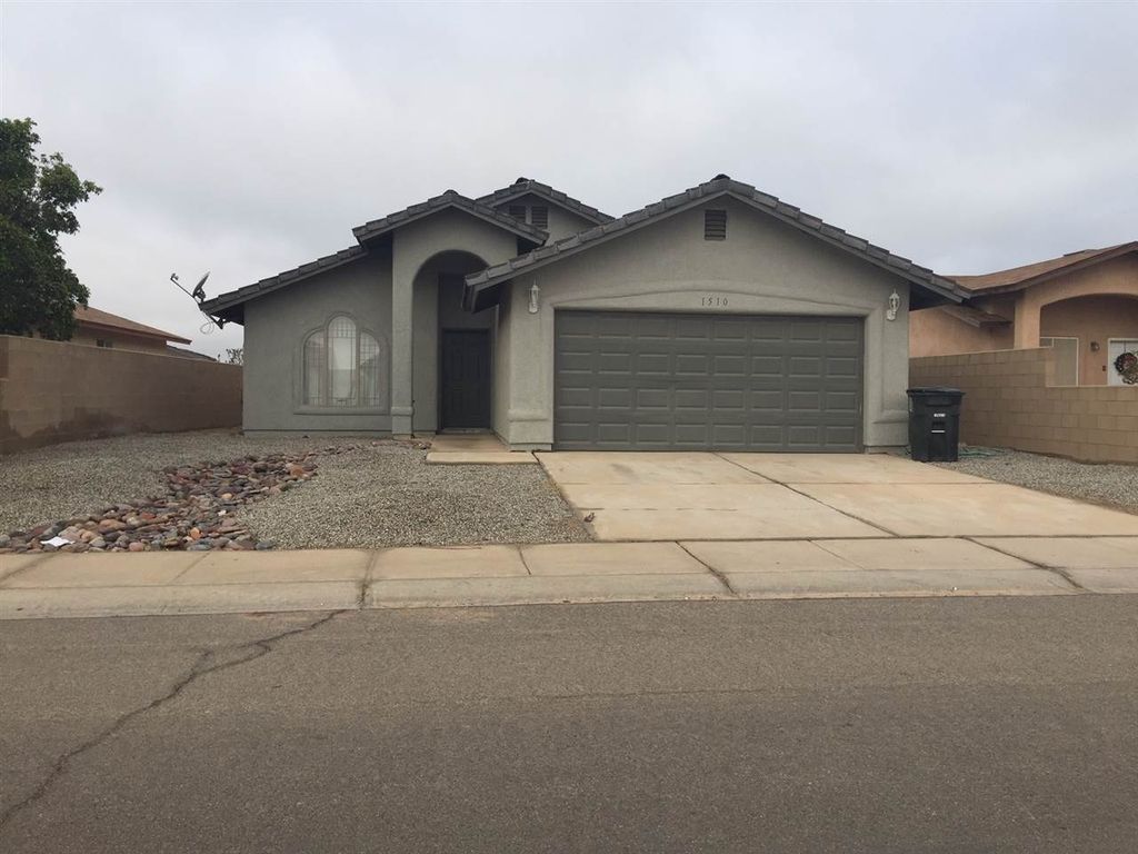 1510 N 9th Ave, San Luis, AZ 85336