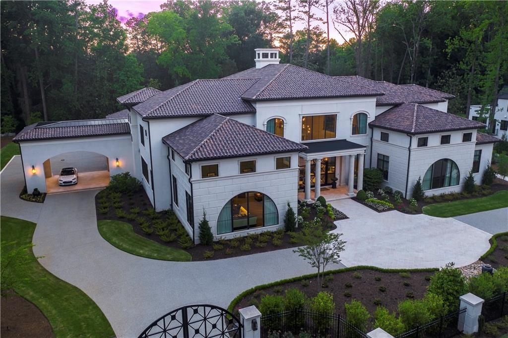 4544 Peachtree Dunwoody Rd NE, Sandy Springs, GA 30342