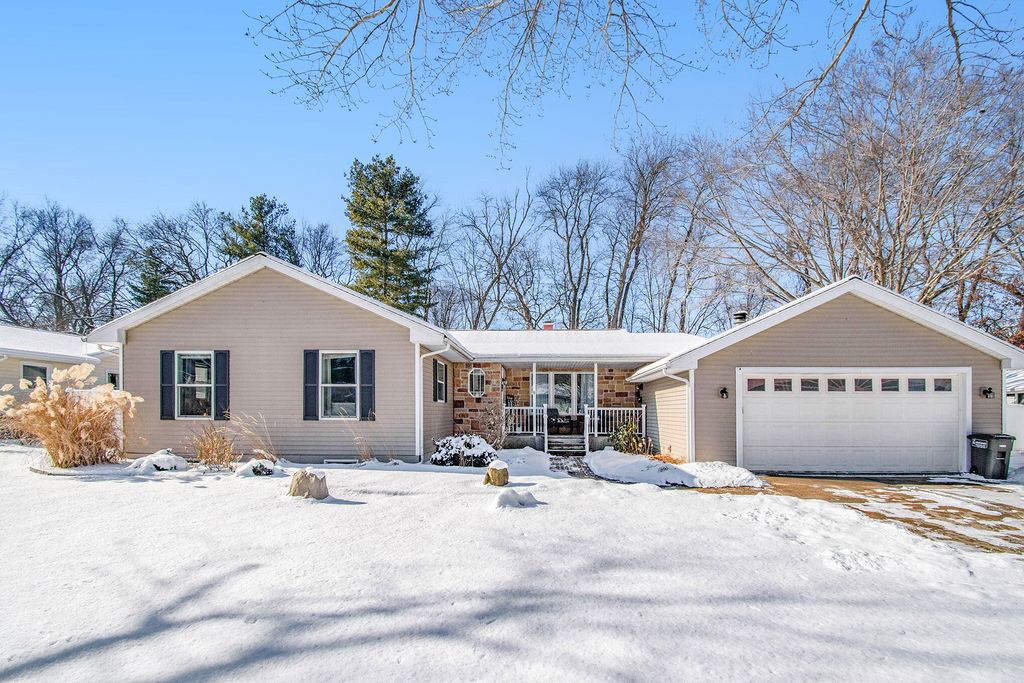 3134 Daggitt Dr, Spring Arbor, MI 49283