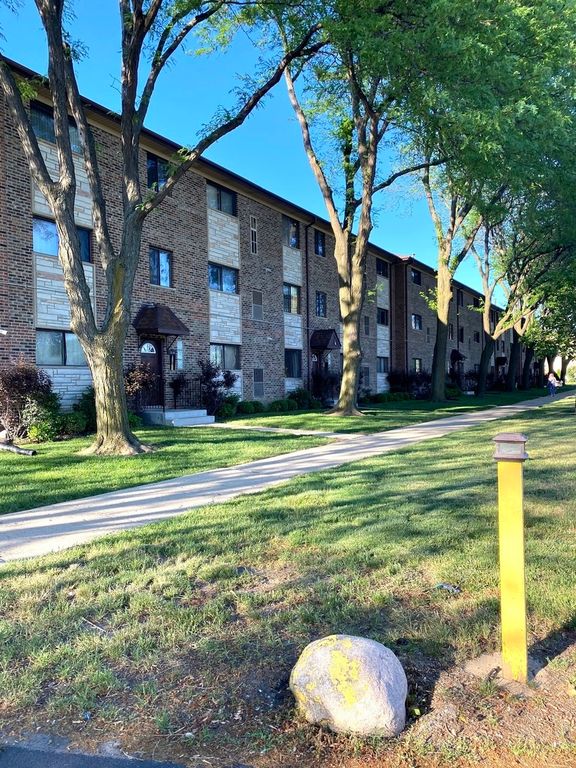 7624 W Lawrence Ave #3B, Harwood Heights, IL 60706