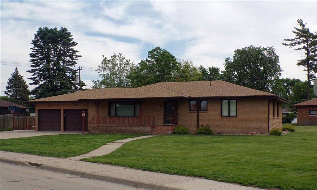 142 North Pkwy, Columbus, NE 68601