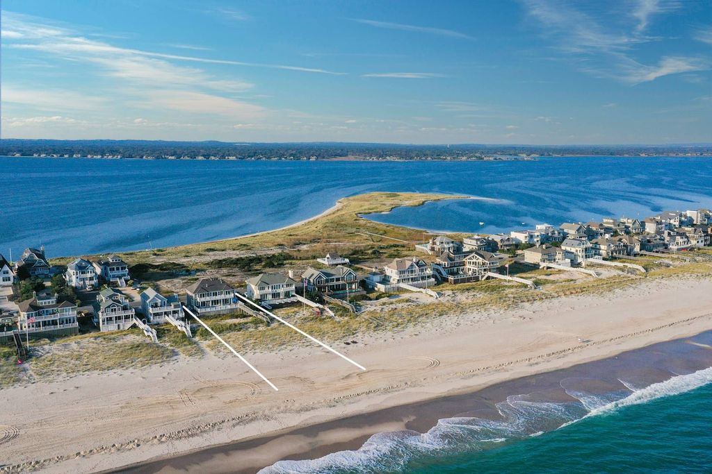 751 Dune Rd, Westhampton Beach, NY 11978
