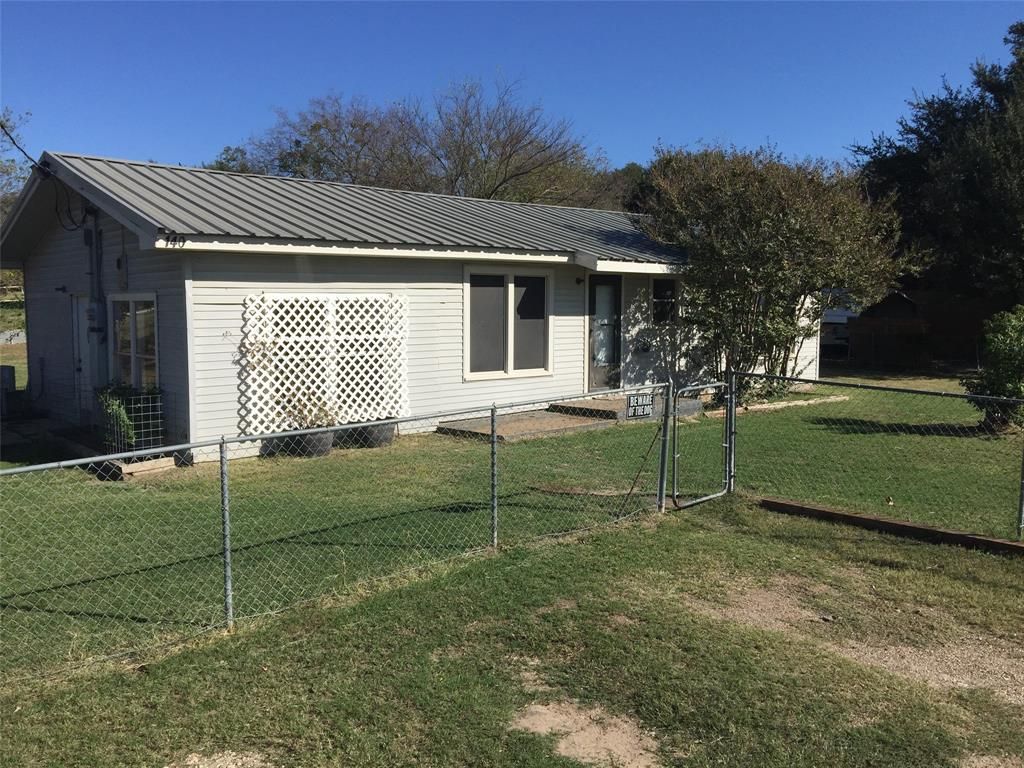 140 Owl Hollow Rd, Blum, TX 76627 3 Bed, 1 Bath SingleFamily Home