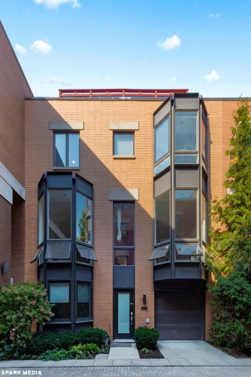 1435 N Cleveland Ave #A, Chicago, IL 60610