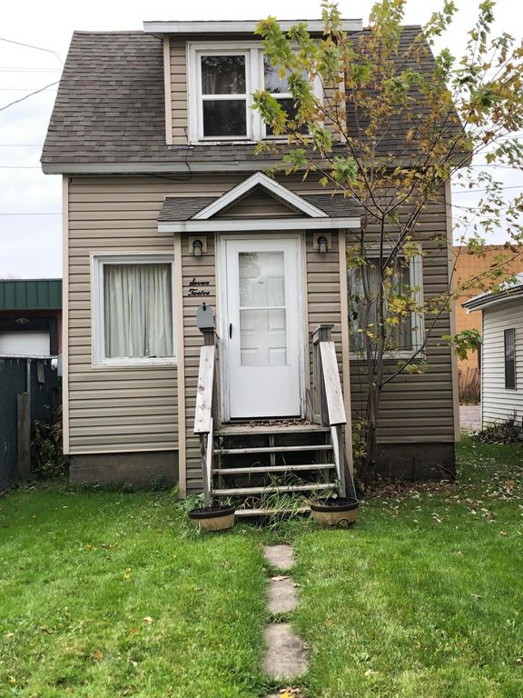 712 Court St, Sault Sainte Marie, MI 49783