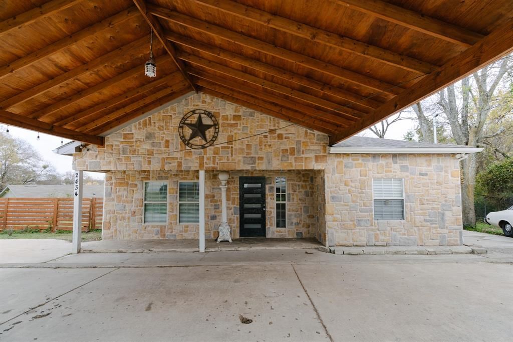 2434 Kahn St, Dallas, TX 75241