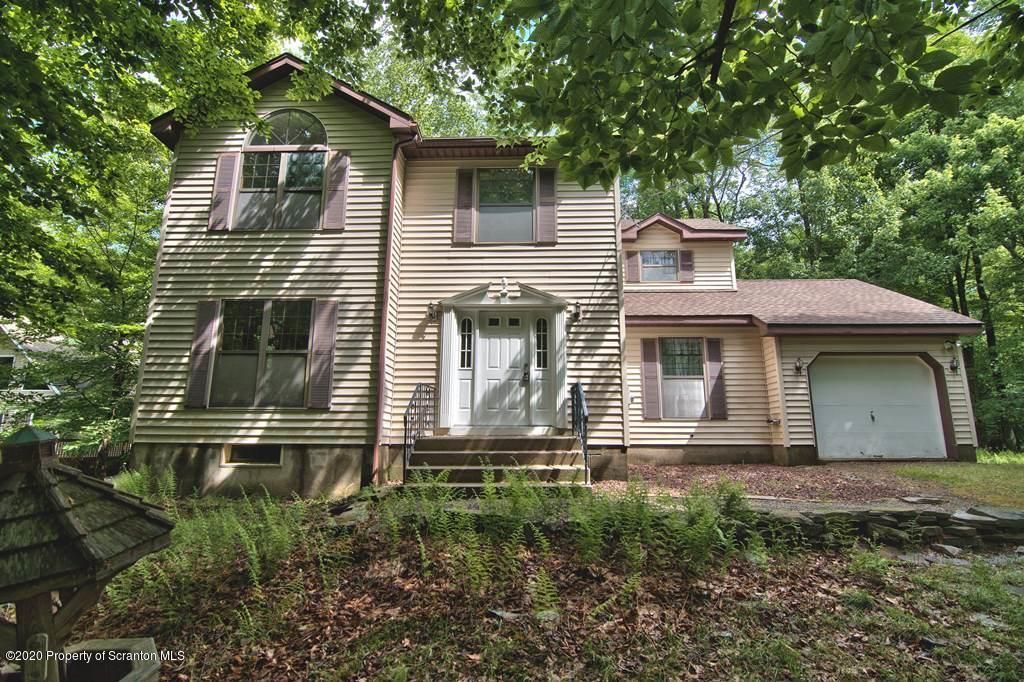 1050 Middleridge Dr, Gouldsboro, PA 18424