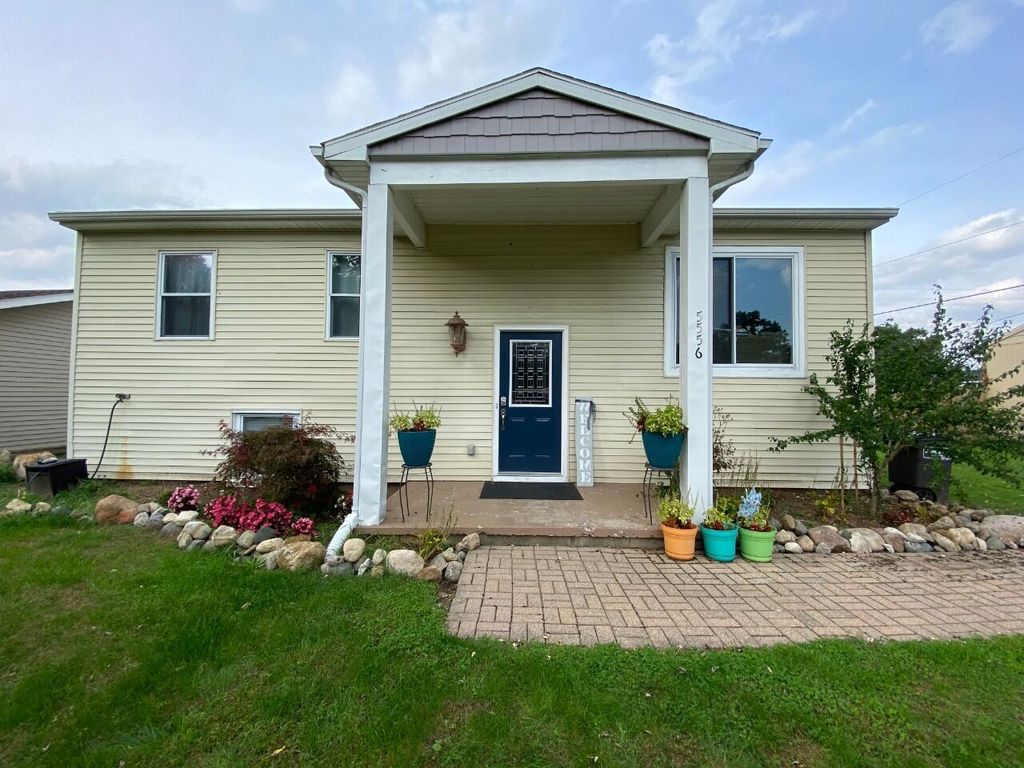 5556 Viking Dr, Jackson, MI 49201
