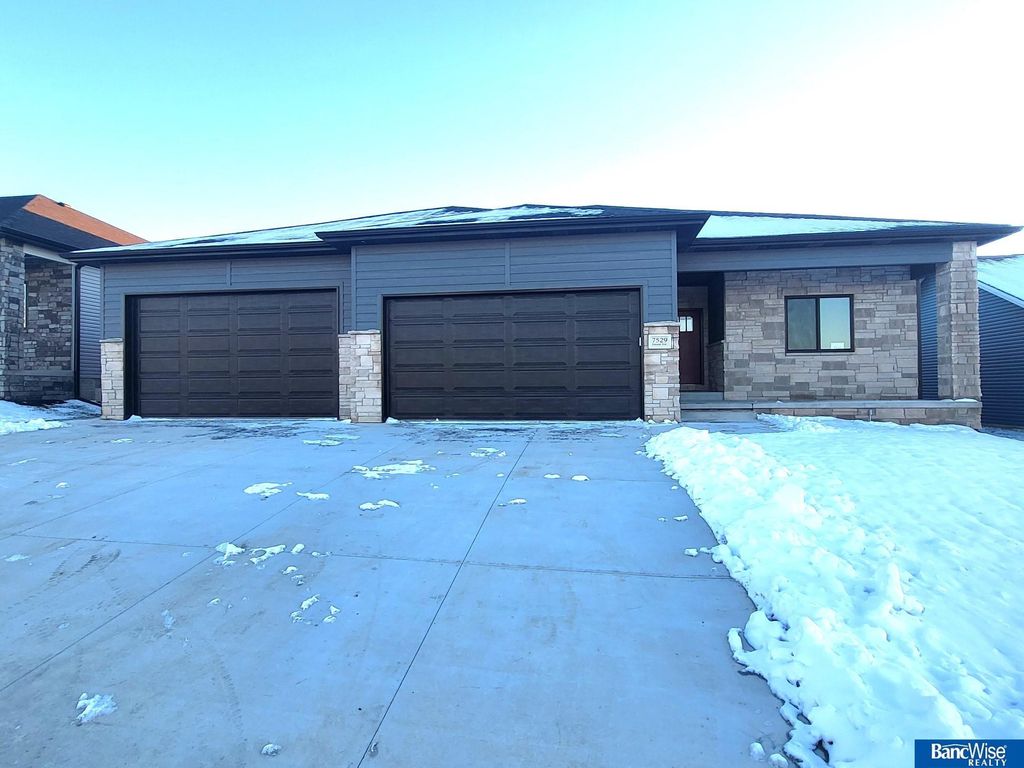 7529 Jimmie Ave, Lincoln, NE 68516