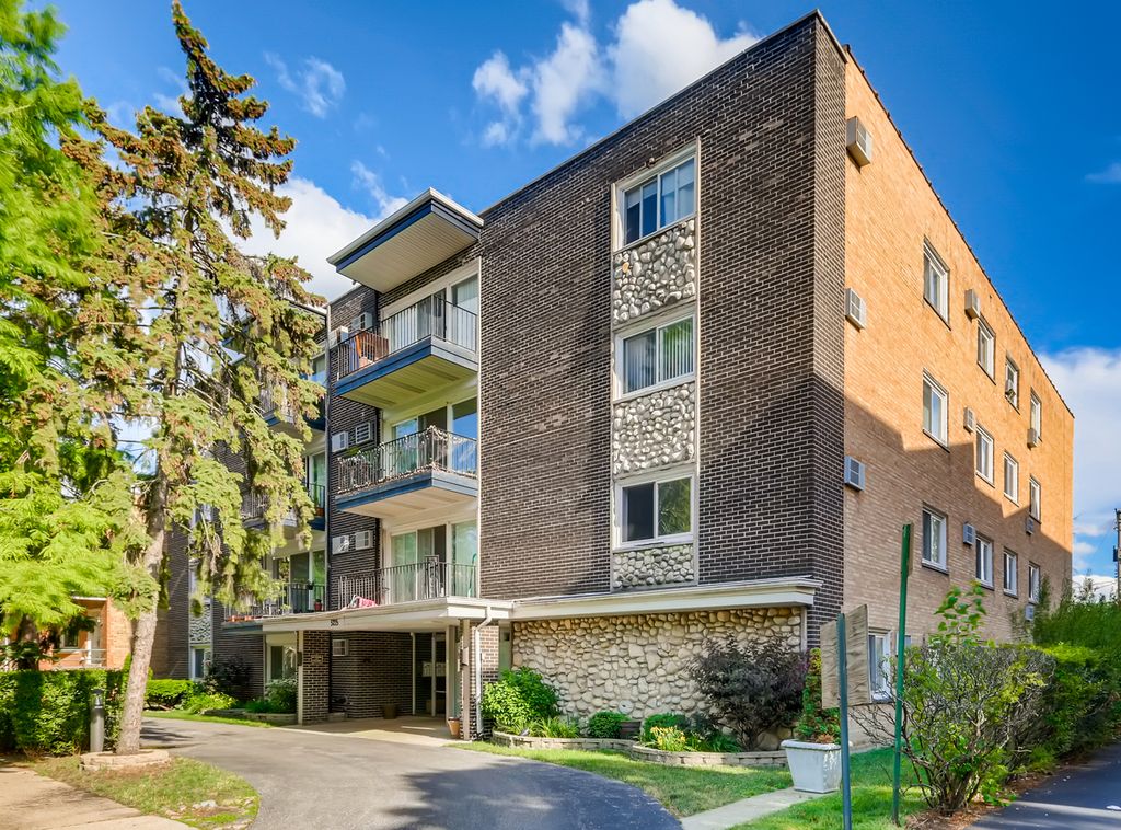 5215 Galitz St #1A, Skokie, IL 60077