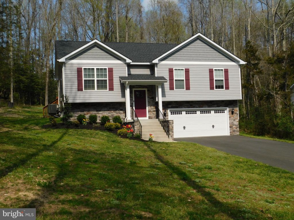 7381 Buchanan Dr, King George, VA 22485