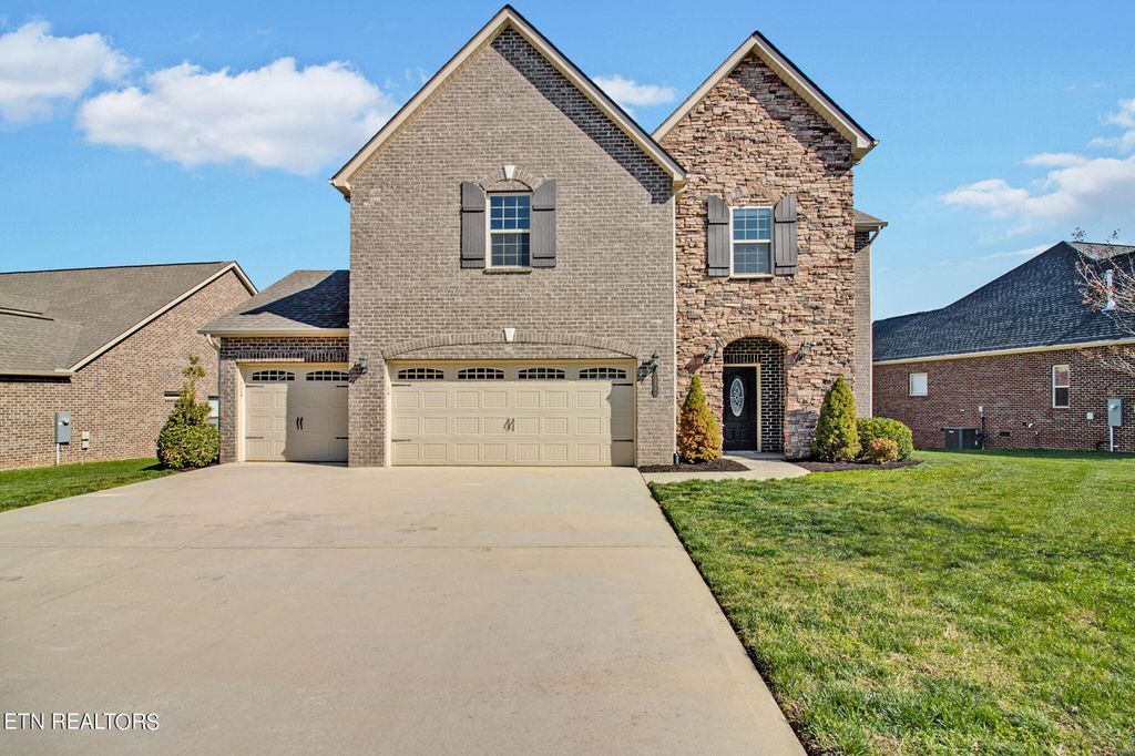 10841 Hunters Knoll Ln, Knoxville, TN 37932
