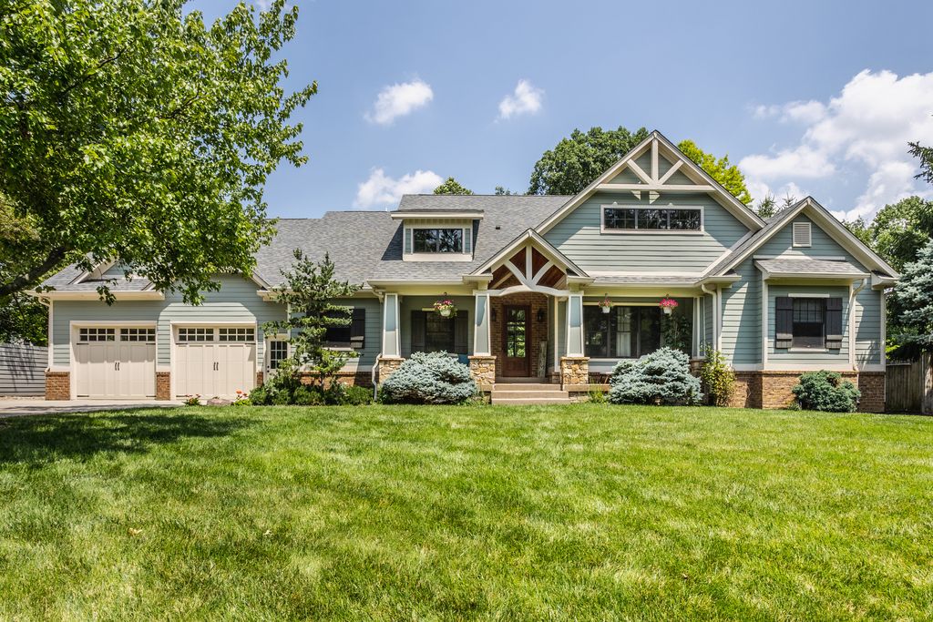 10294 Lakewood Dr, Zionsville, IN 46077